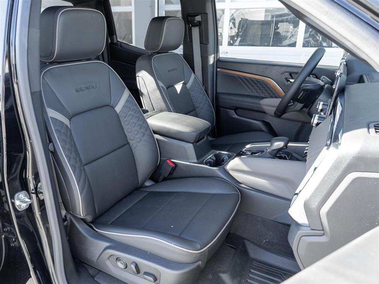 2026 GMC Canyon Denali Photo