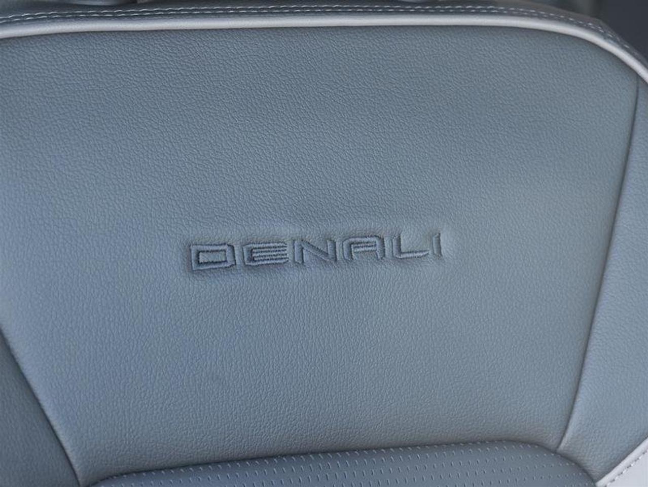 2026 GMC Canyon Denali Photo