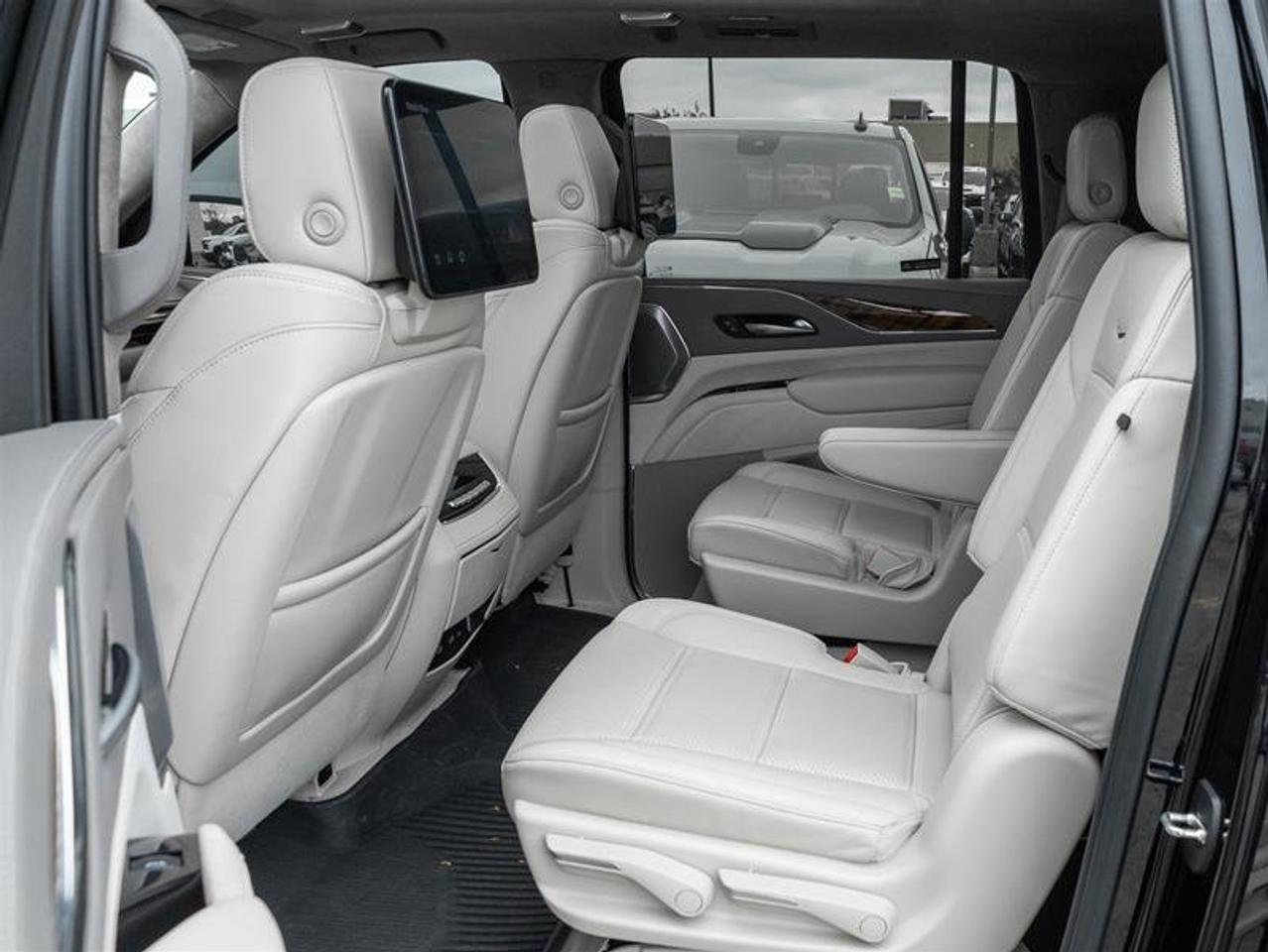 2024 Cadillac Escalade ESV 4WD Sport Platinum Photo
