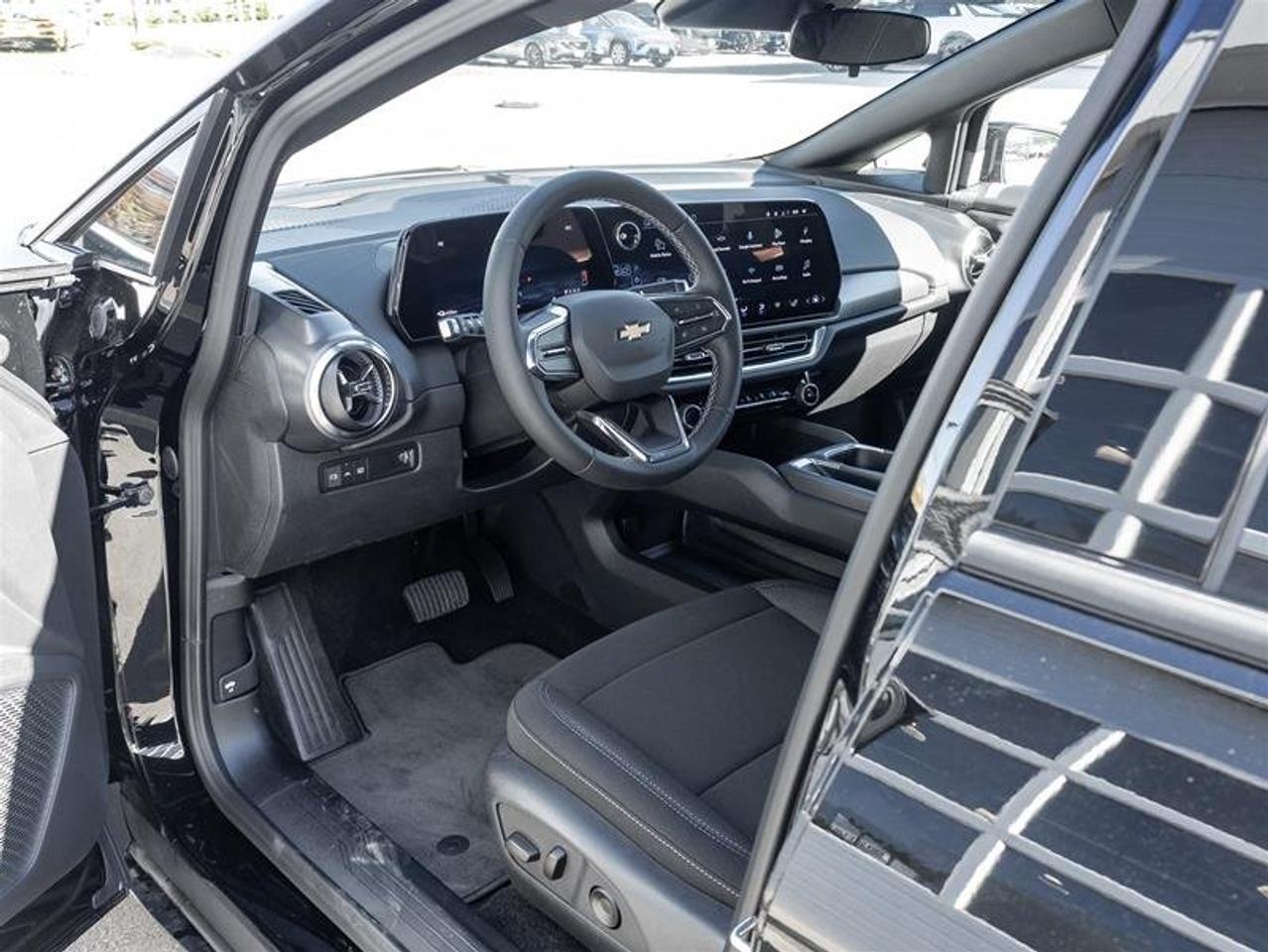 2027 Chevrolet Equinox EV LT1 Photo