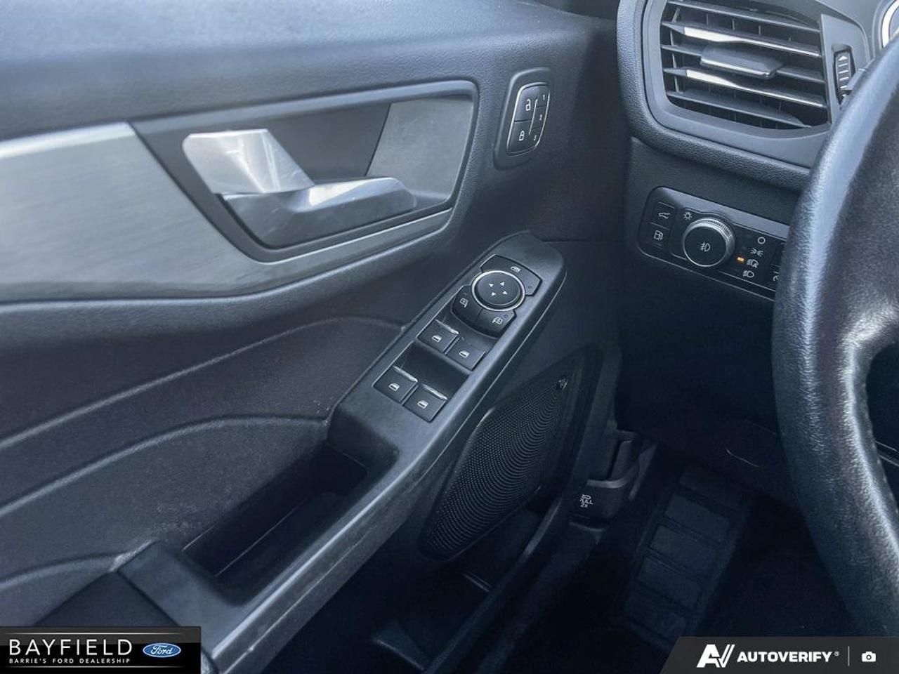 2021 Ford Escape Titanium Hybrid Photo