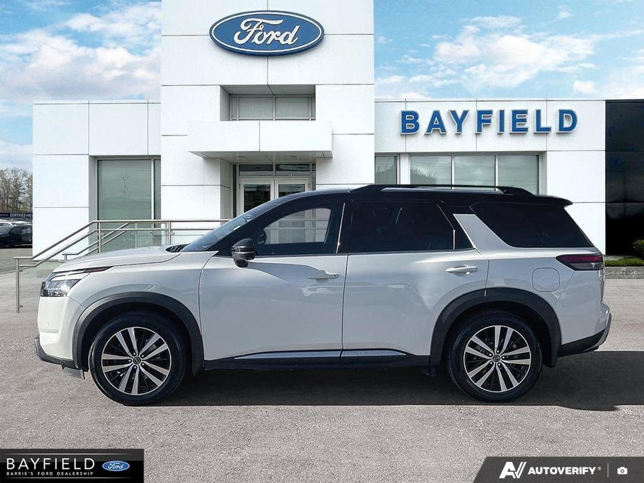 2023 Nissan Pathfinder Platinum Photo2