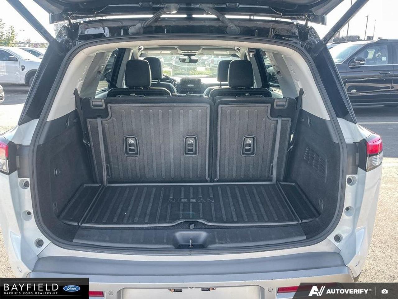 2023 Nissan Pathfinder Platinum Photo