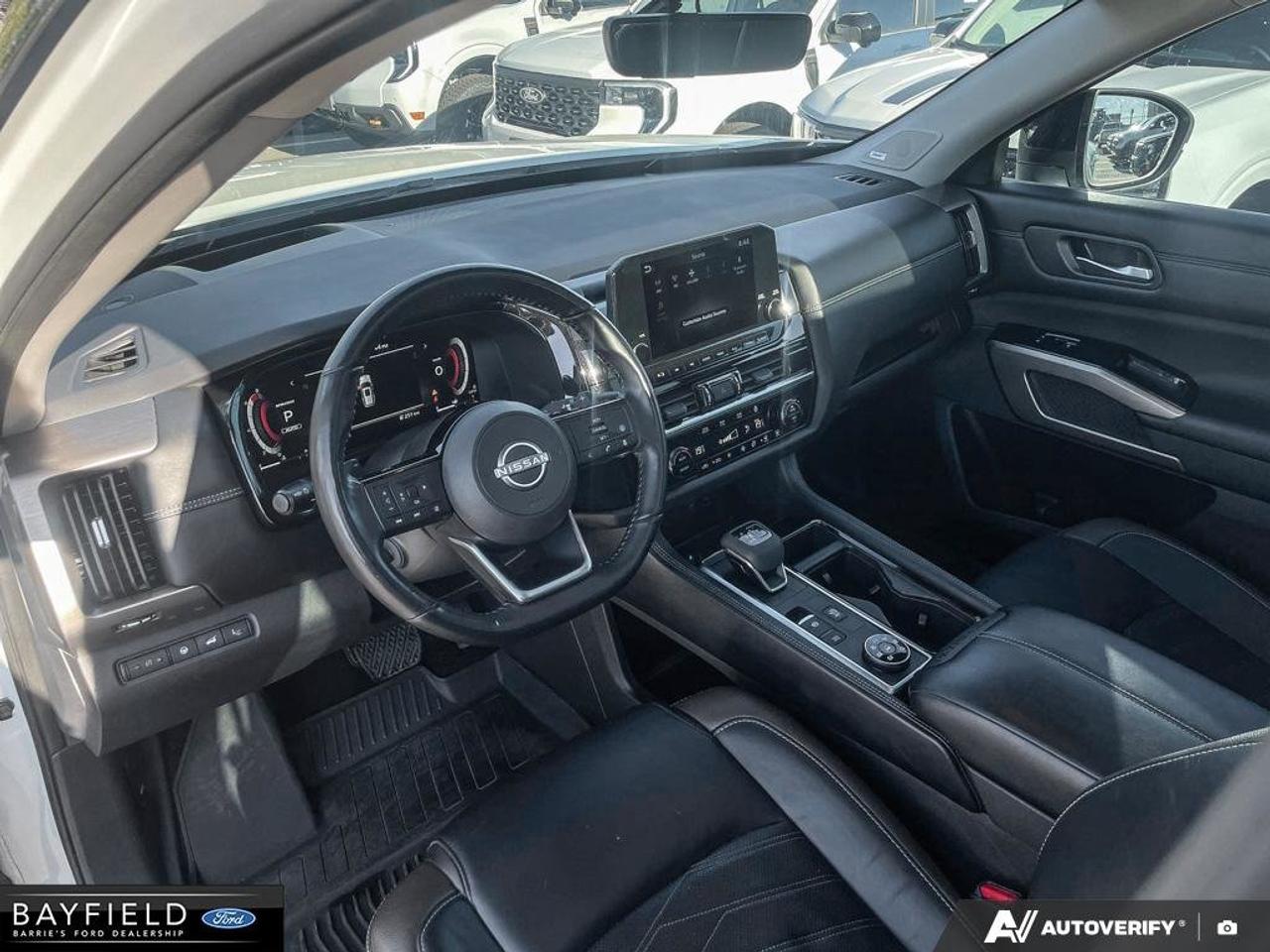 2023 Nissan Pathfinder Platinum Photo