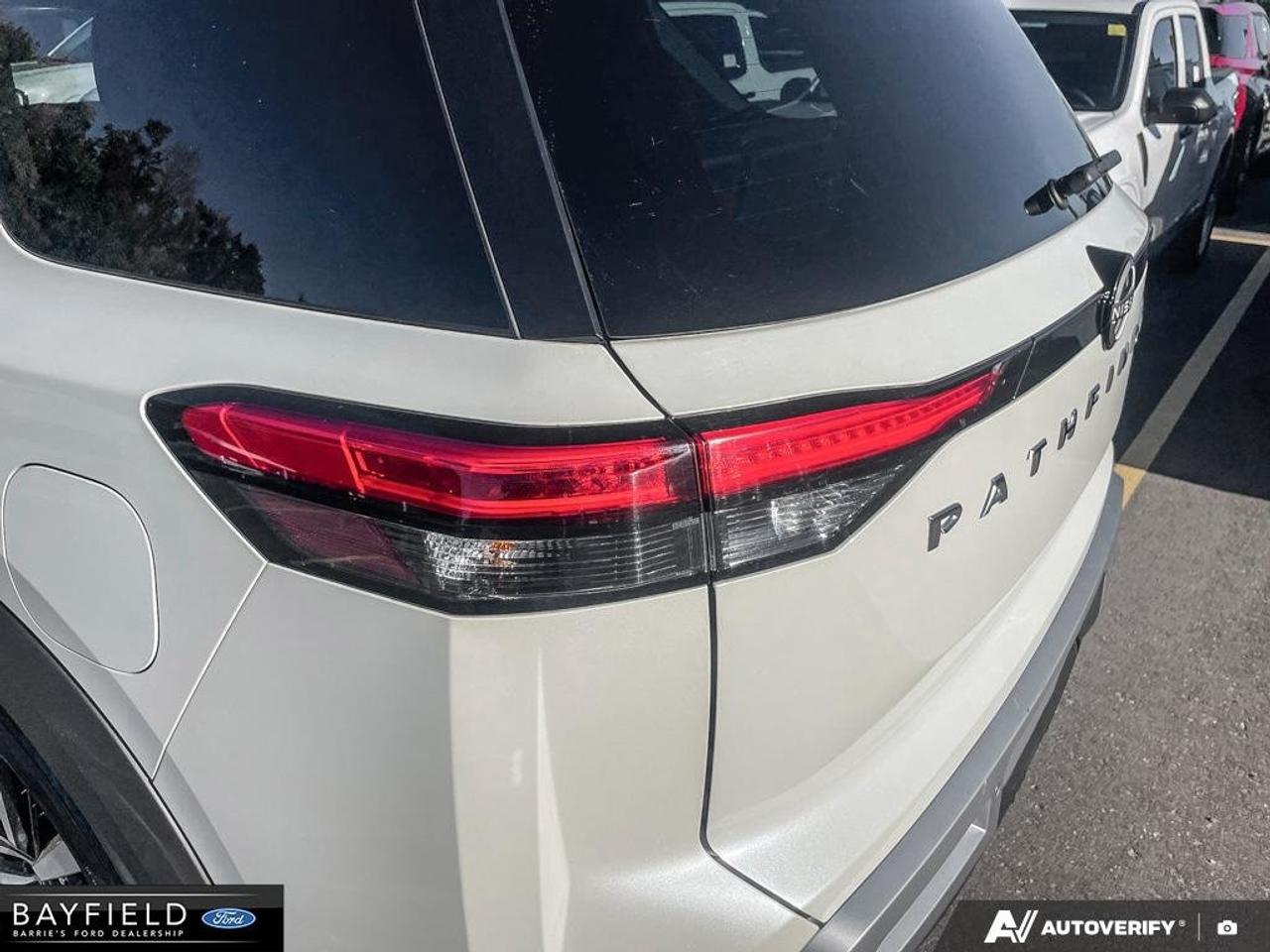 2023 Nissan Pathfinder Platinum Photo