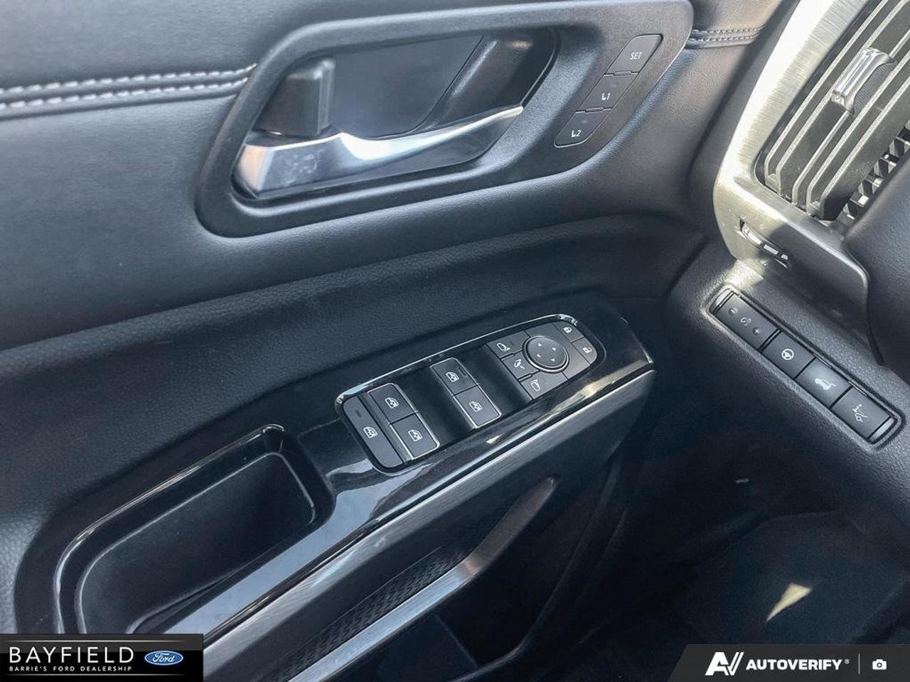 2023 Nissan Pathfinder Platinum Photo
