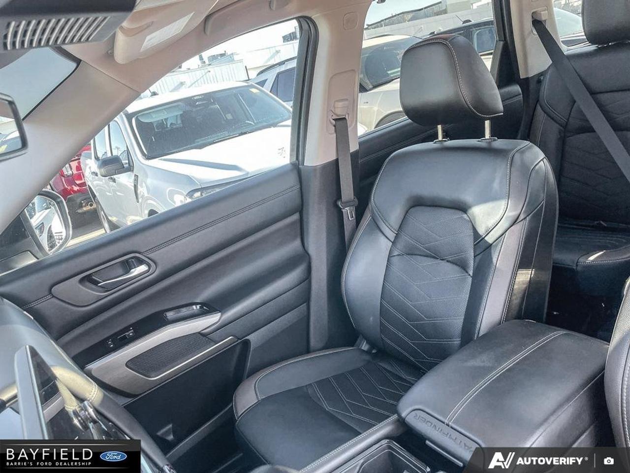 2023 Nissan Pathfinder Platinum Photo