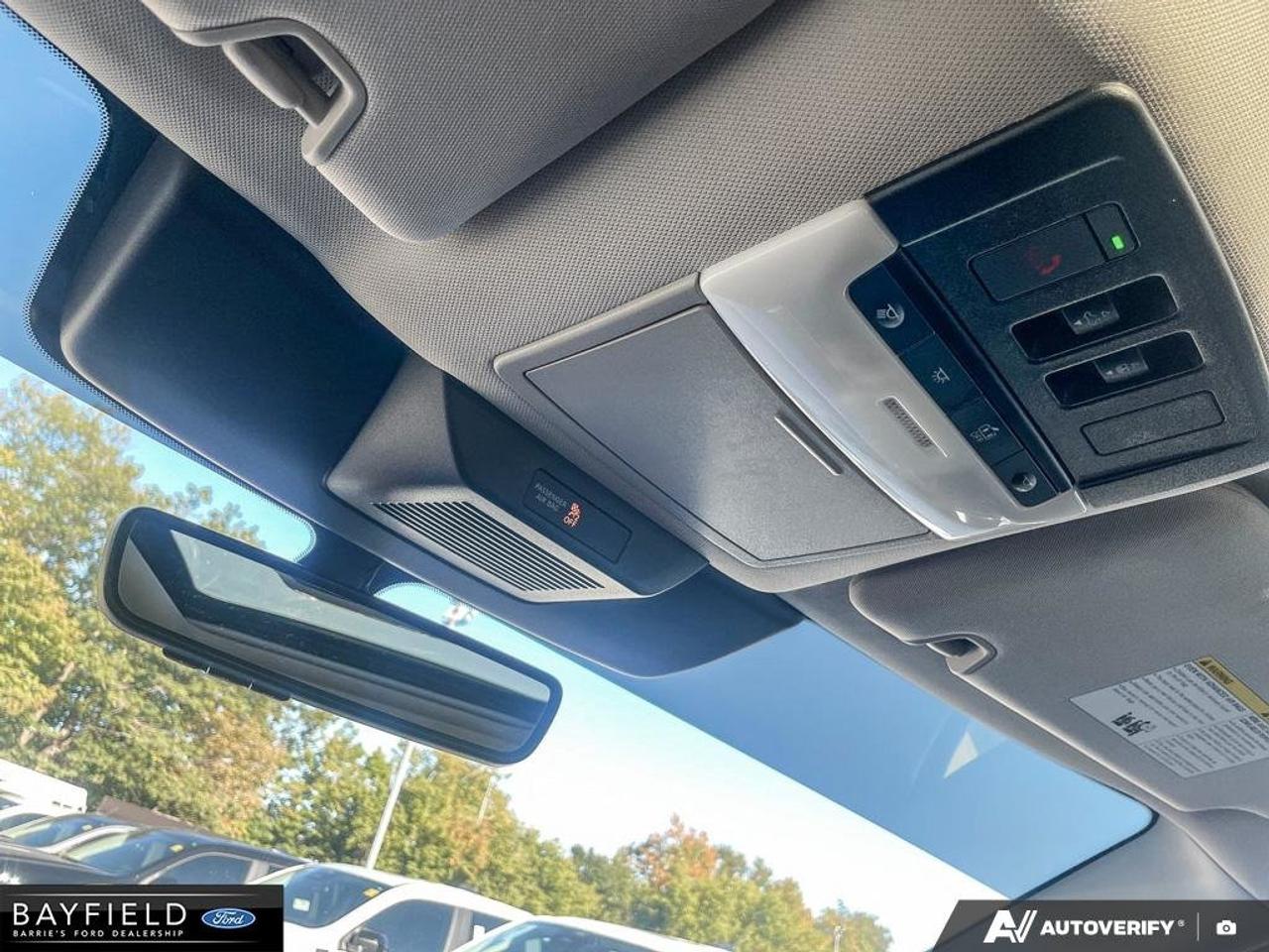 2023 Nissan Pathfinder Platinum Photo