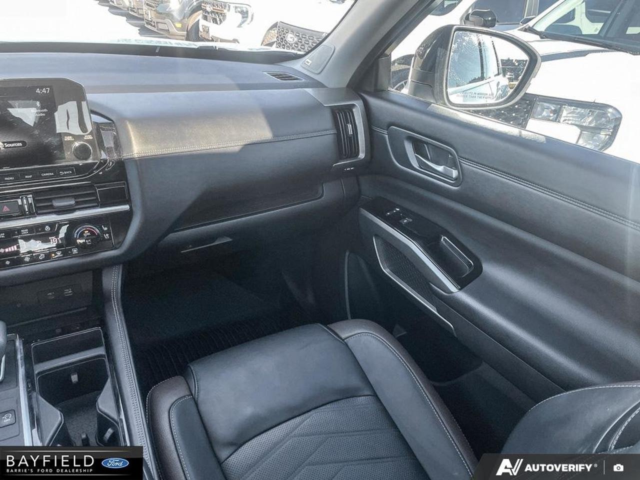 2023 Nissan Pathfinder Platinum Photo
