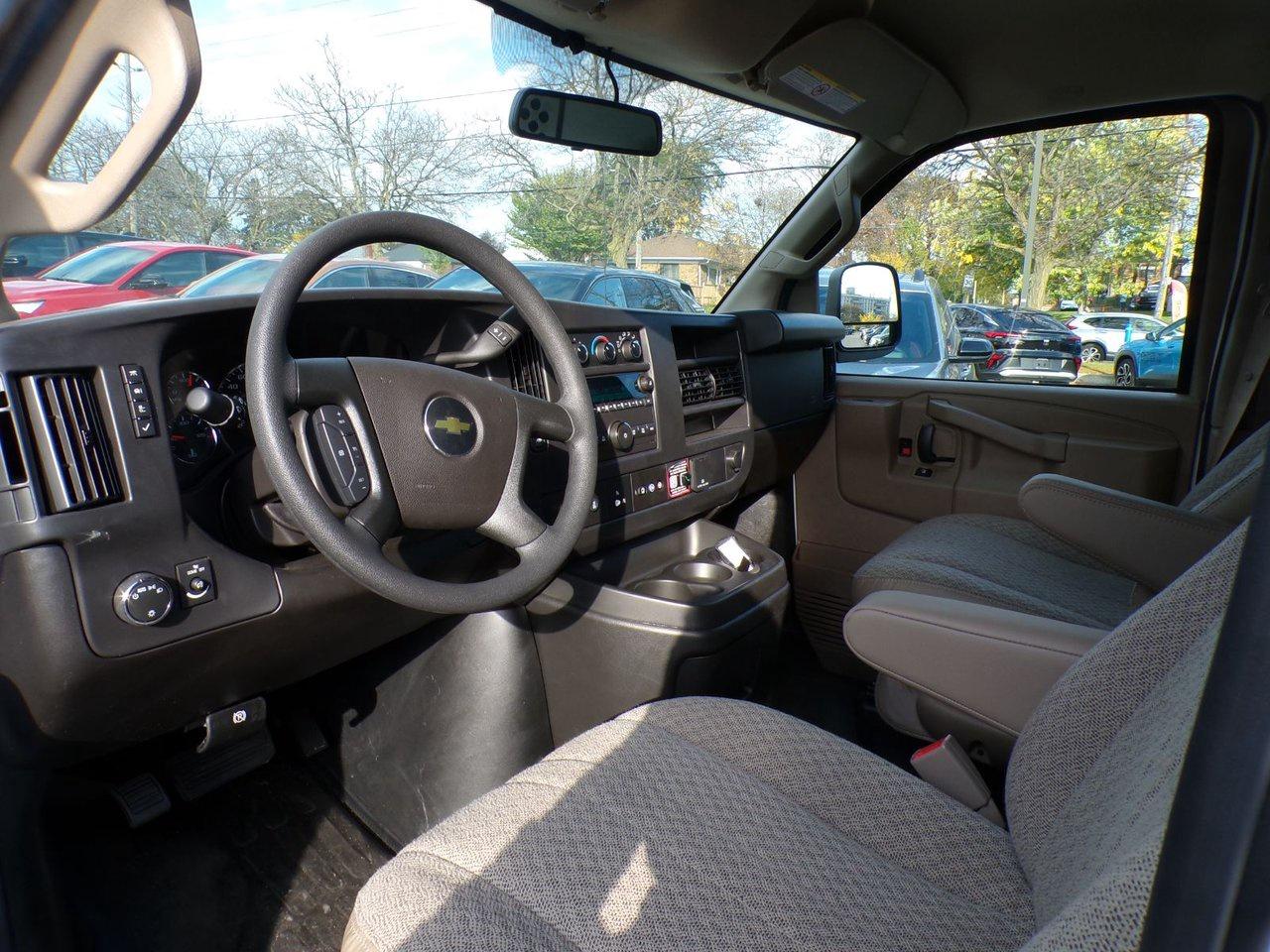 2025 Chevrolet Express Cargo Van 2500 Regular Wheelbase Rear-Wheel Drive Photo