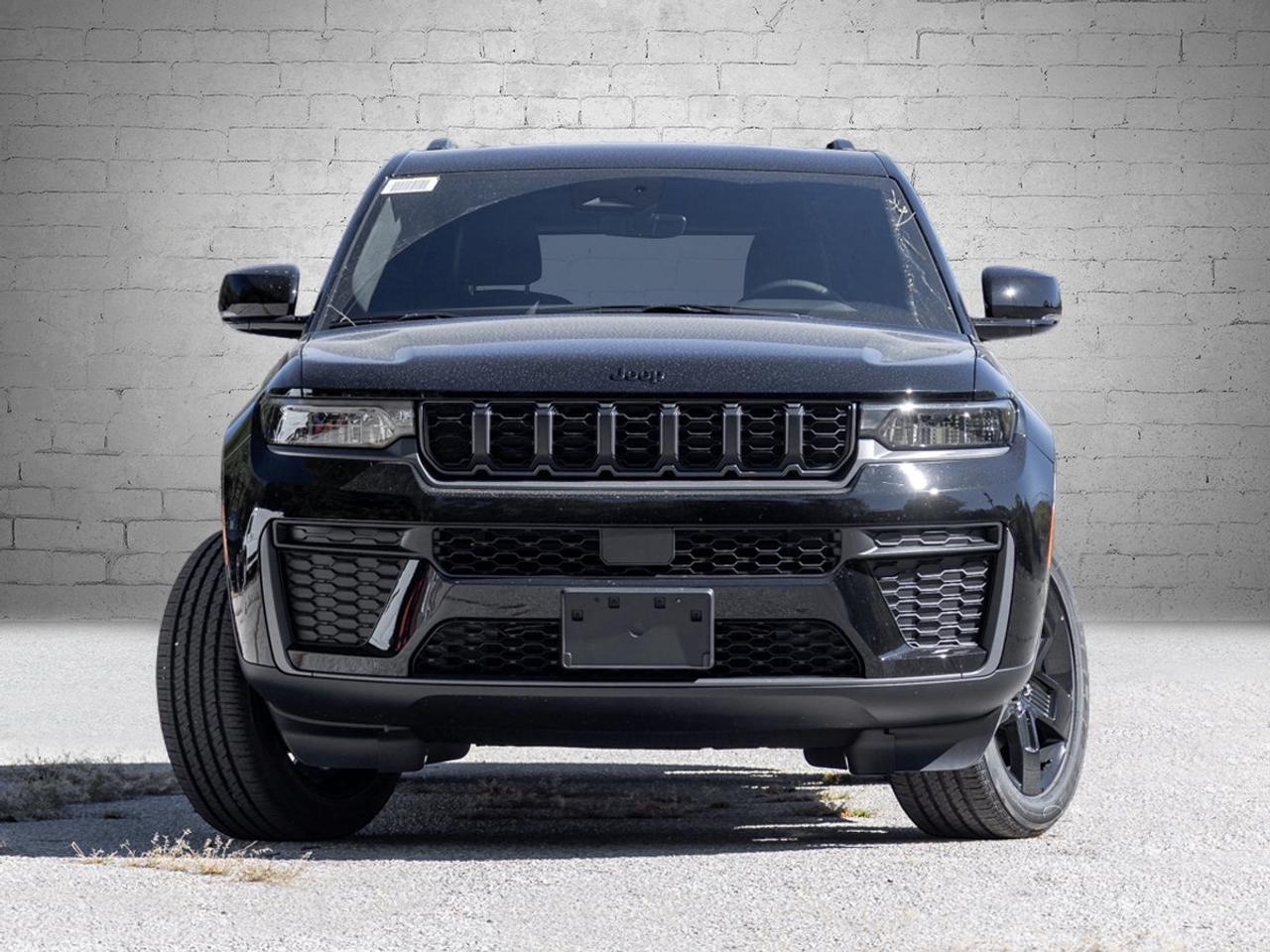 2027 Jeep Grand Cherokee Laredo Altitude Photo5