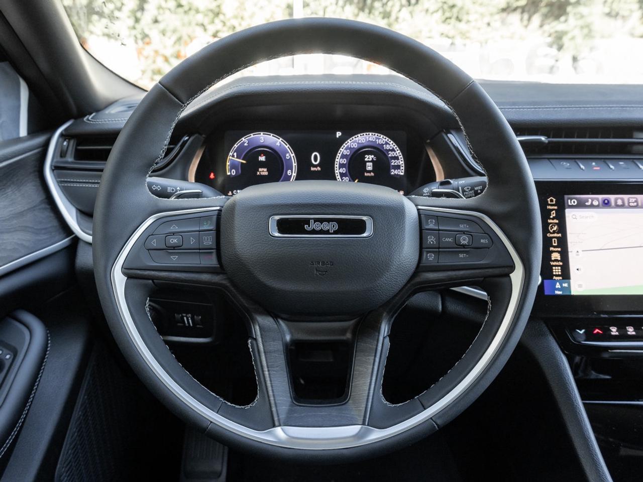 2027 Jeep Grand Cherokee Laredo Altitude Photo