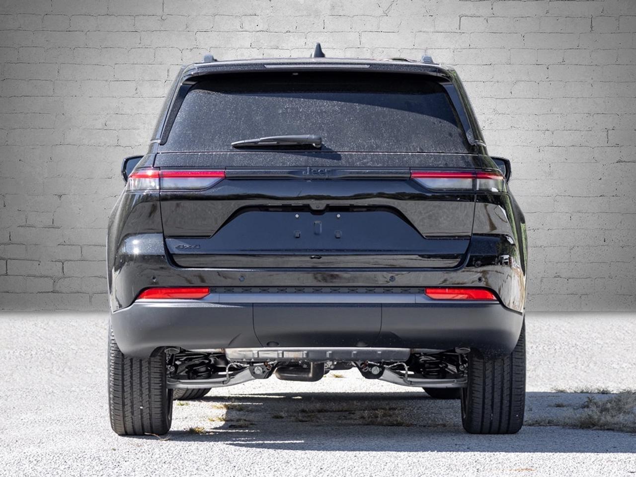 2027 Jeep Grand Cherokee Laredo Altitude Photo