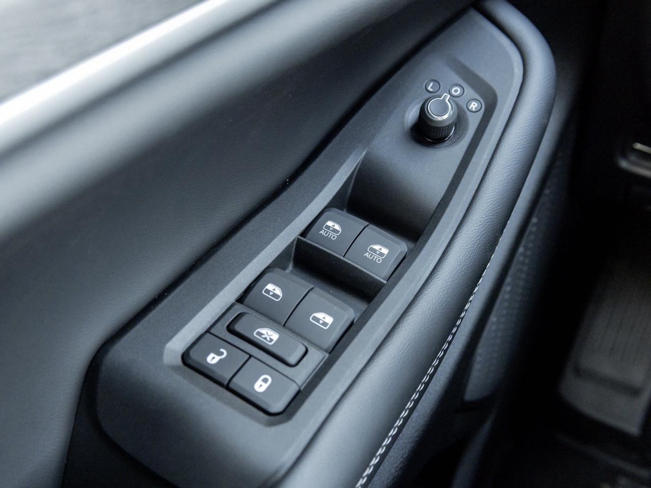 2027 Jeep Grand Cherokee Laredo Altitude Photo