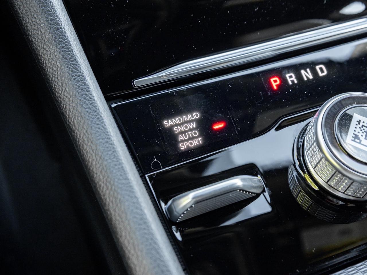 2027 Jeep Grand Cherokee Laredo Altitude Photo