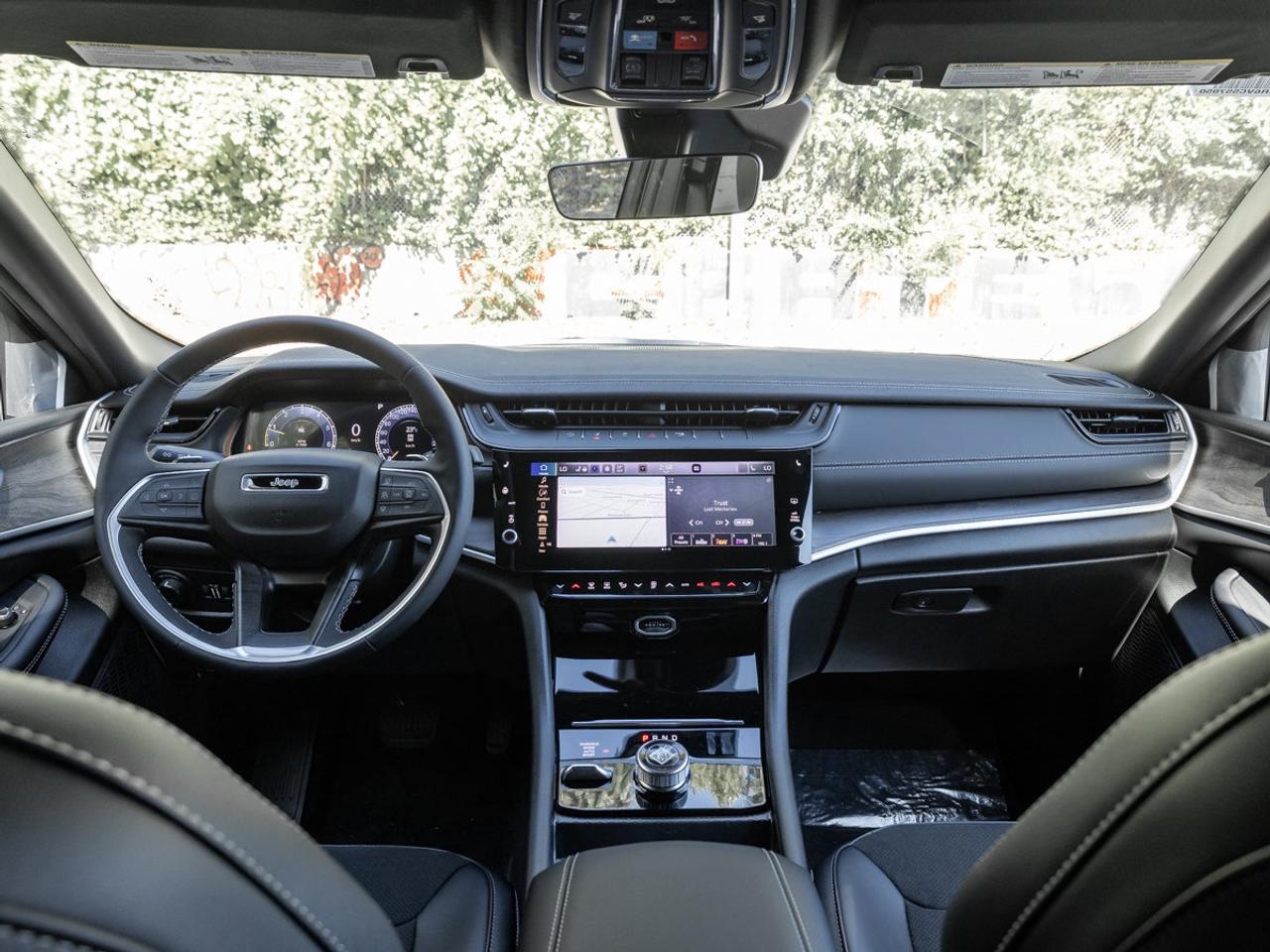 2027 Jeep Grand Cherokee Laredo Altitude Photo