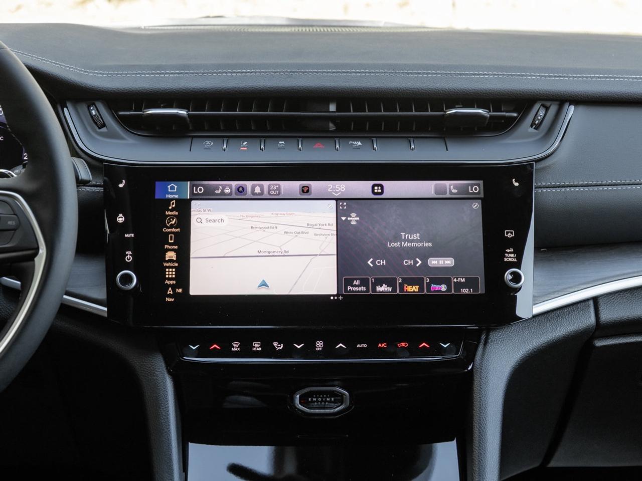 2027 Jeep Grand Cherokee Laredo Altitude Photo
