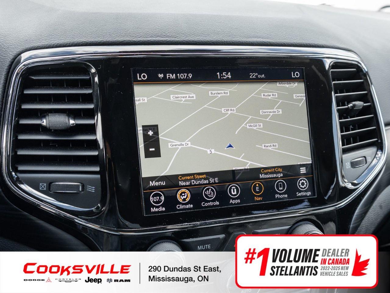 2021 Jeep Grand Cherokee 4X4 Laredo Photo