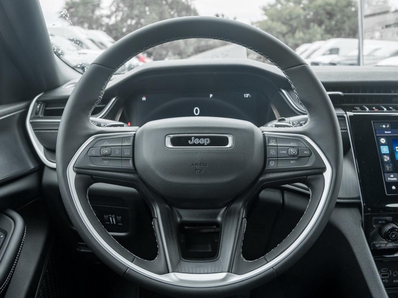 2025 Jeep Grand Cherokee ALTITUDE 4X4 Photo