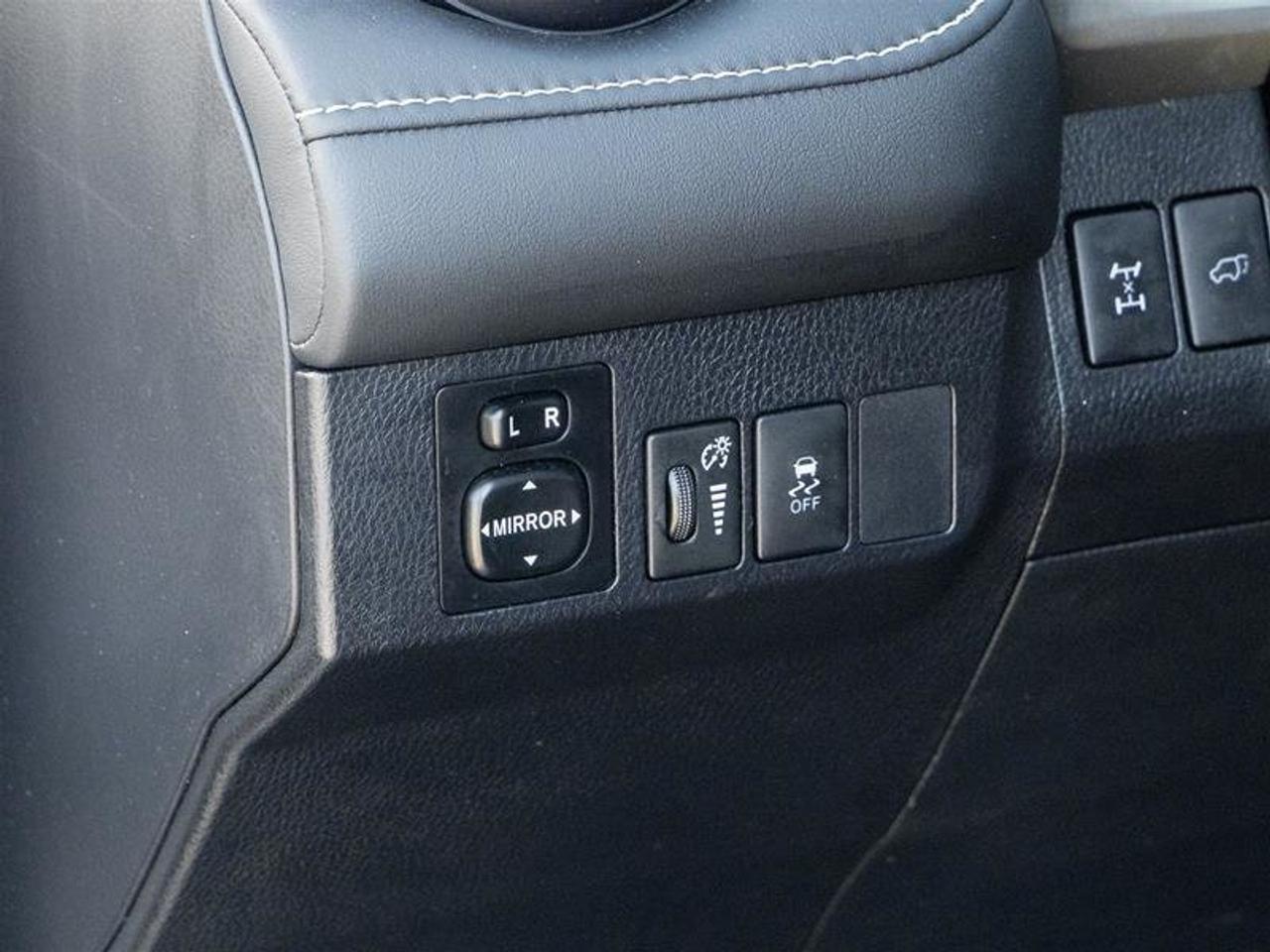 2014 Toyota RAV4 AWD Limited Sunroof | Backup Cam | Navi | Heated Seats | Wireless Charging | Limited Photo