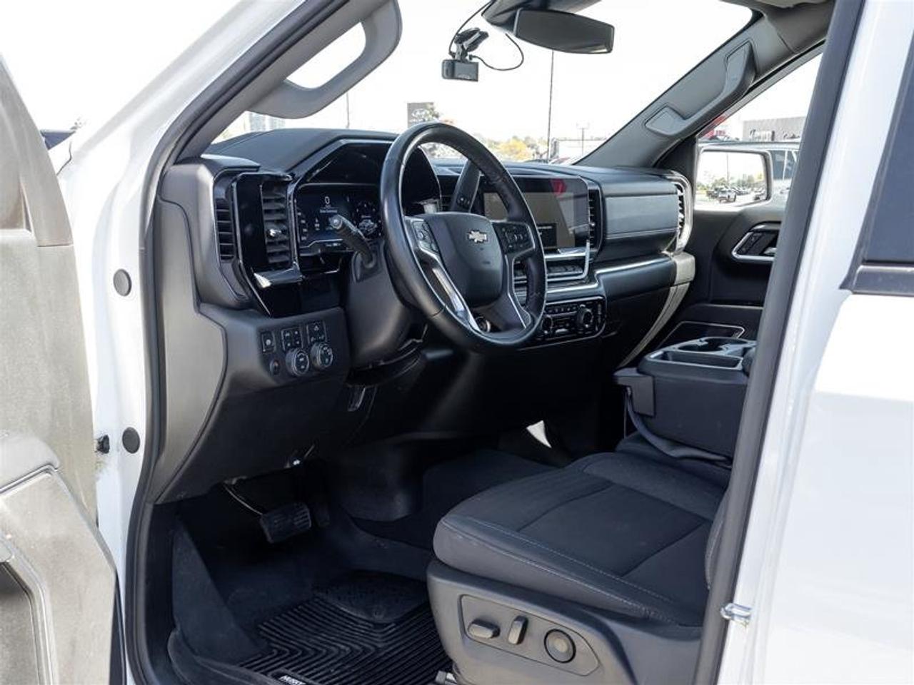 2024 Chevrolet Silverado 1500 Crew Cab Short Box 4-Wheel Drive LT Navi | Backup Cam | Heated Seats | Assist Steps | LT Photo
