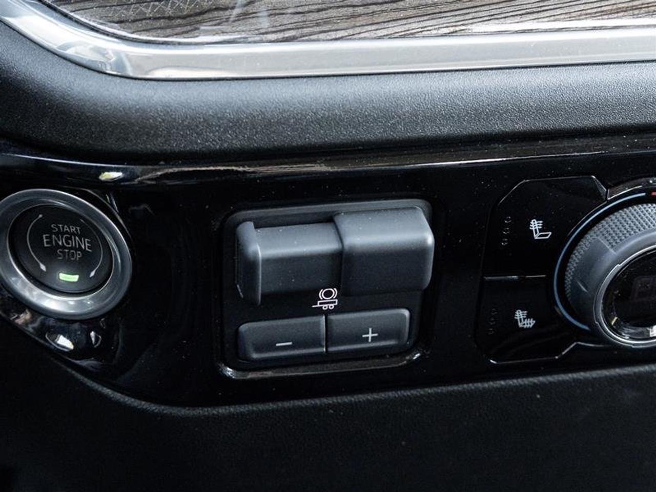 2024 Chevrolet Silverado 1500 Crew Cab Short Box 4-Wheel Drive LT Navi | Backup Cam | Heated Seats | Assist Steps | LT Photo