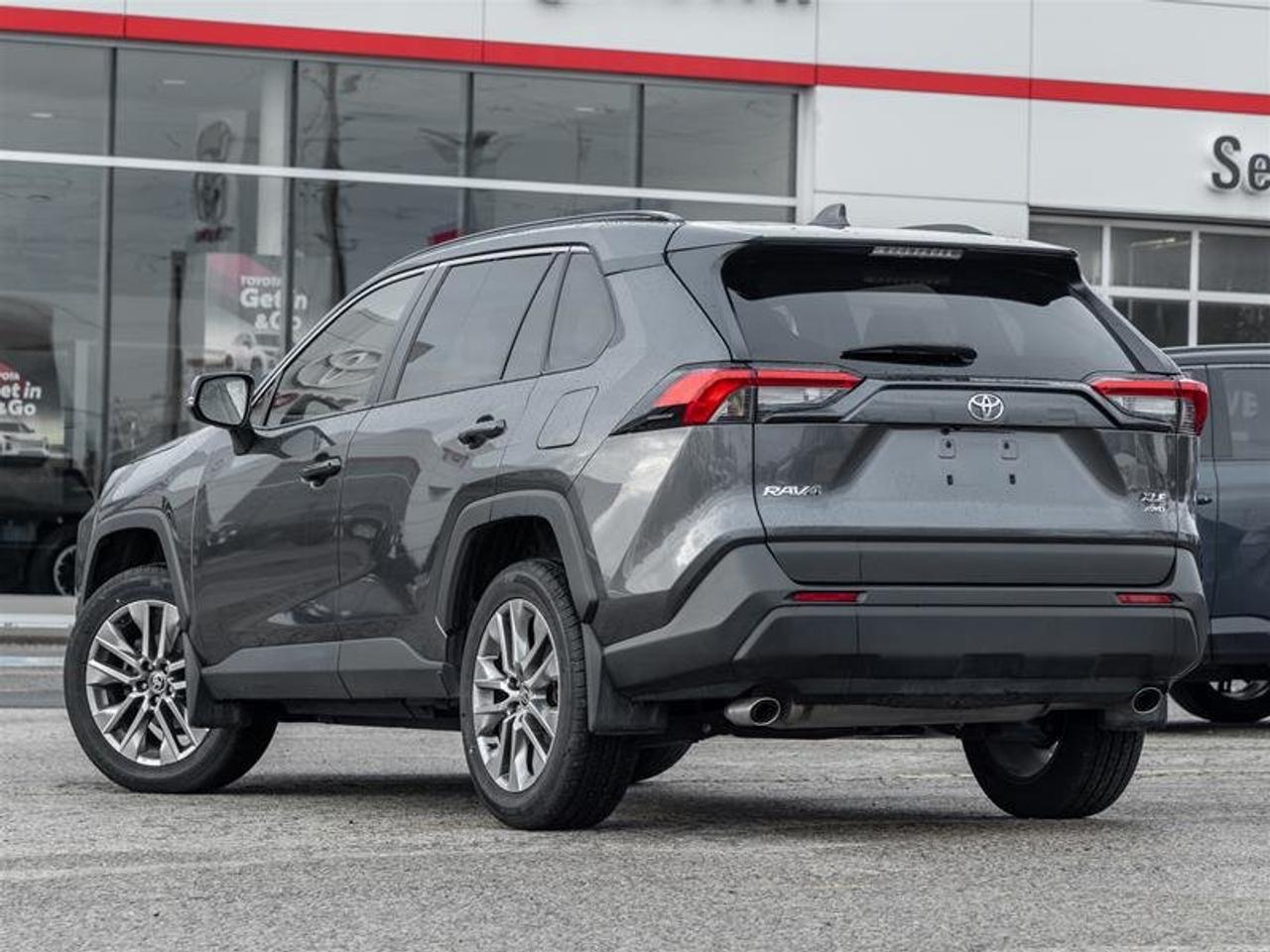 2022 Toyota RAV4 XLE AWD Heated Front Seats| Backup Camera| Moonroof| XLE| AWD Photo