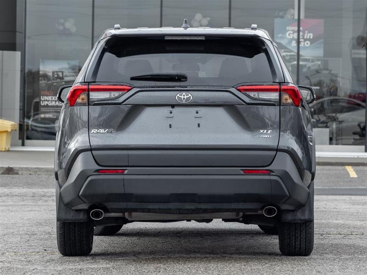 2022 Toyota RAV4 XLE AWD Heated Front Seats| Backup Camera| Moonroof| XLE| AWD Photo