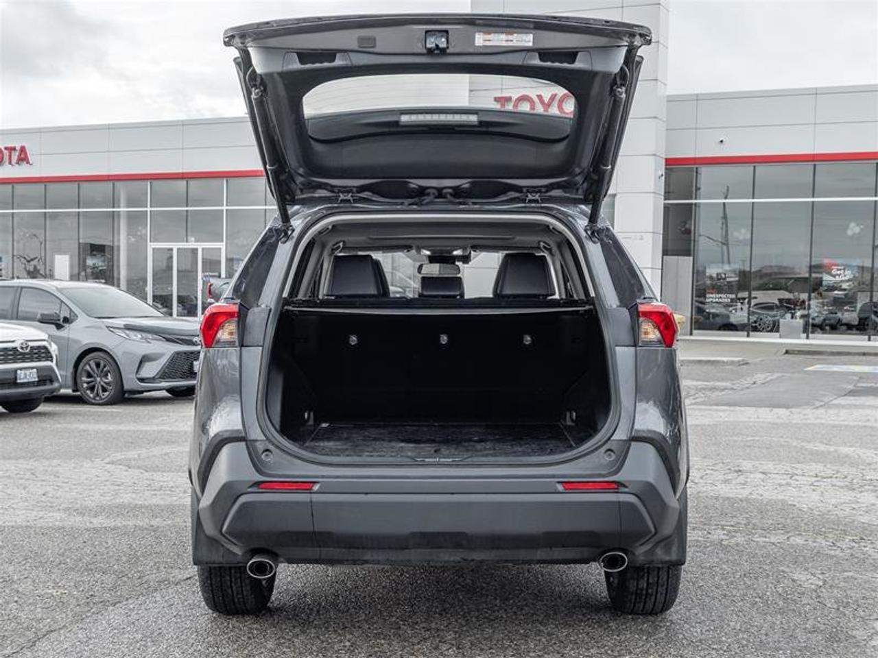 2022 Toyota RAV4 XLE AWD Heated Front Seats| Backup Camera| Moonroof| XLE| AWD Photo