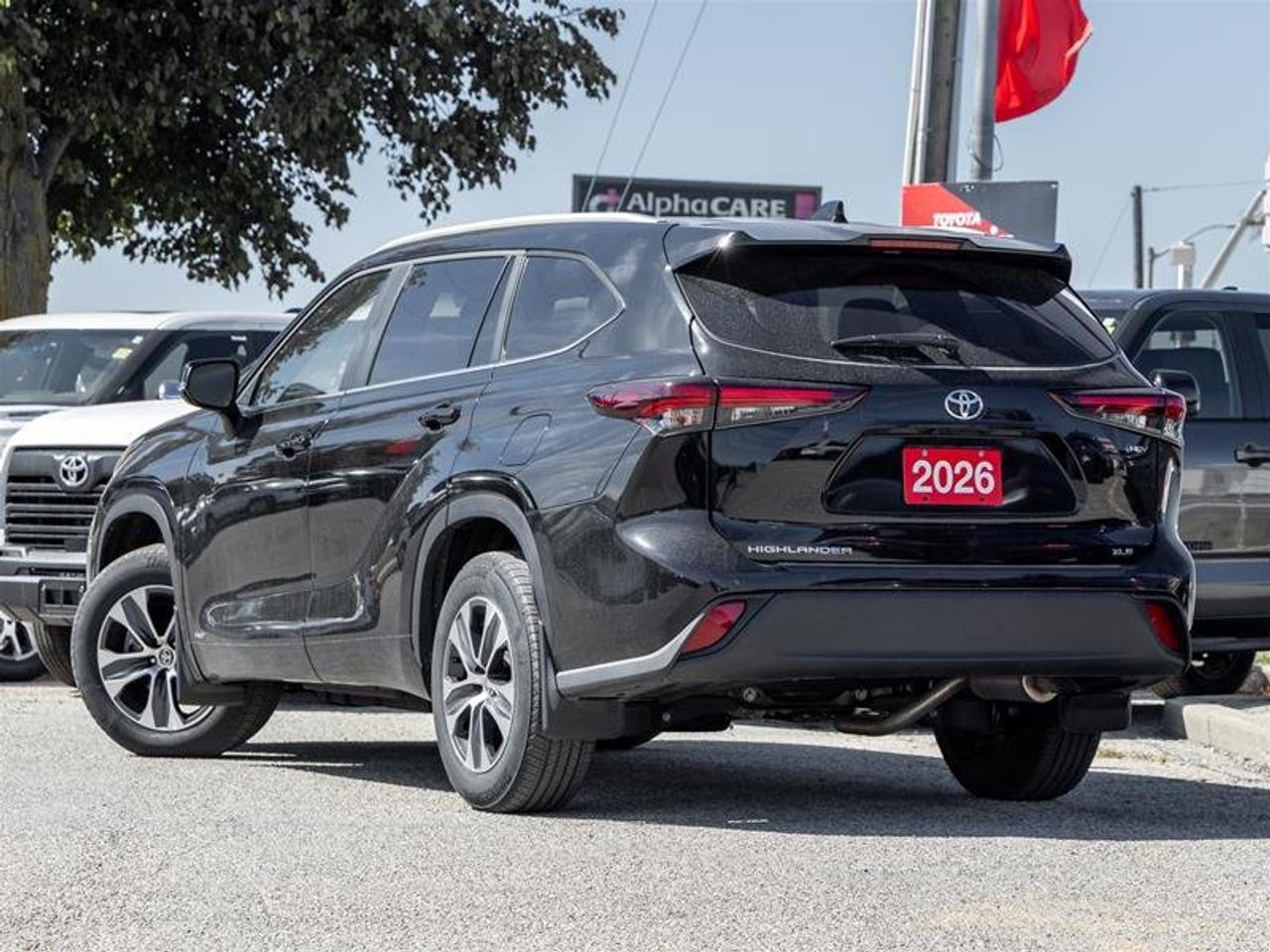 2026 Toyota Highlander Hybrid XLE AWD Pano Sunroof | Backup Cam | Navi | Heated Seats | Wireless Charging | XLE Photo