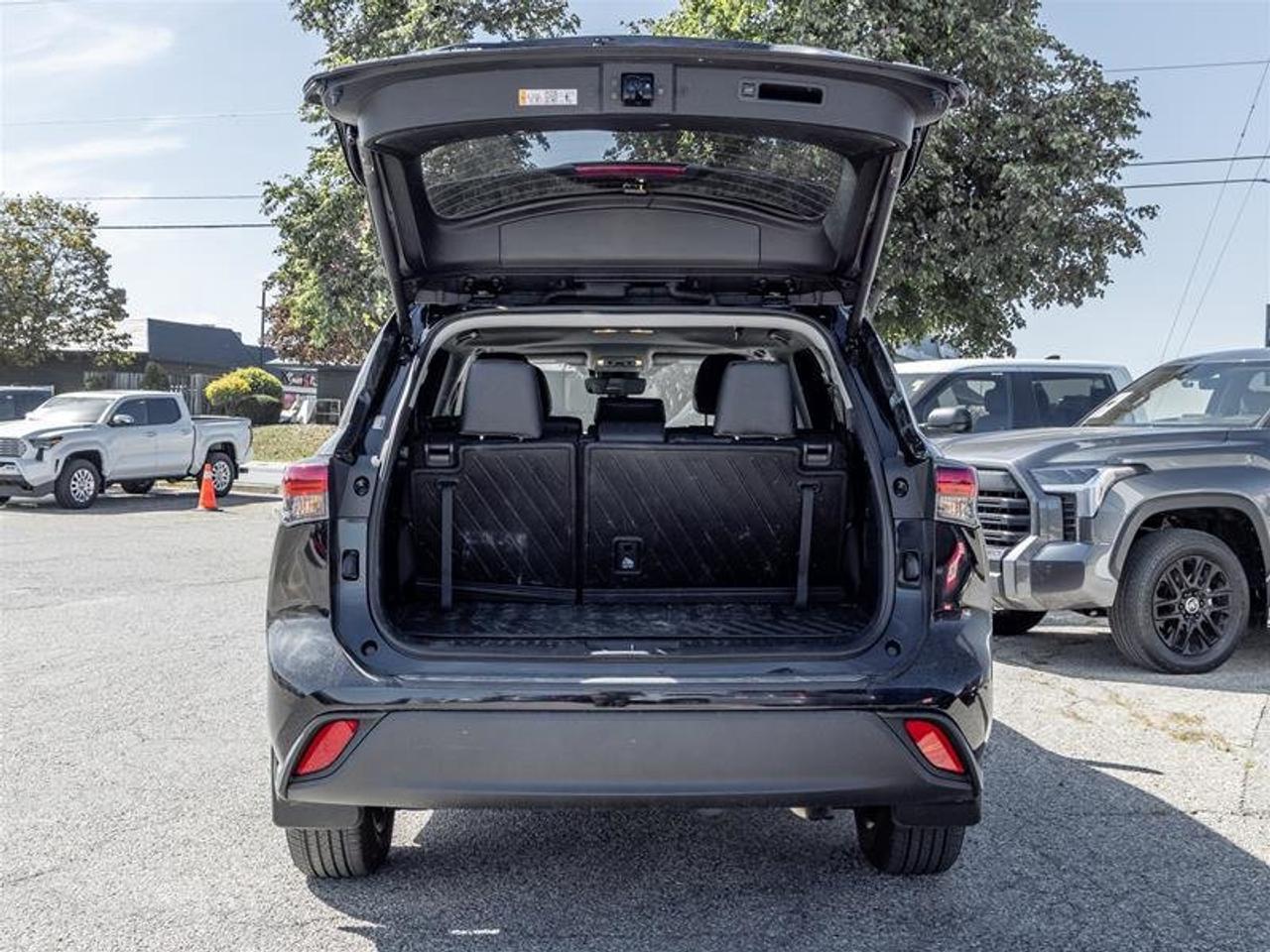 2026 Toyota Highlander Hybrid XLE AWD Pano Sunroof | Backup Cam | Navi | Heated Seats | Wireless Charging | XLE Photo