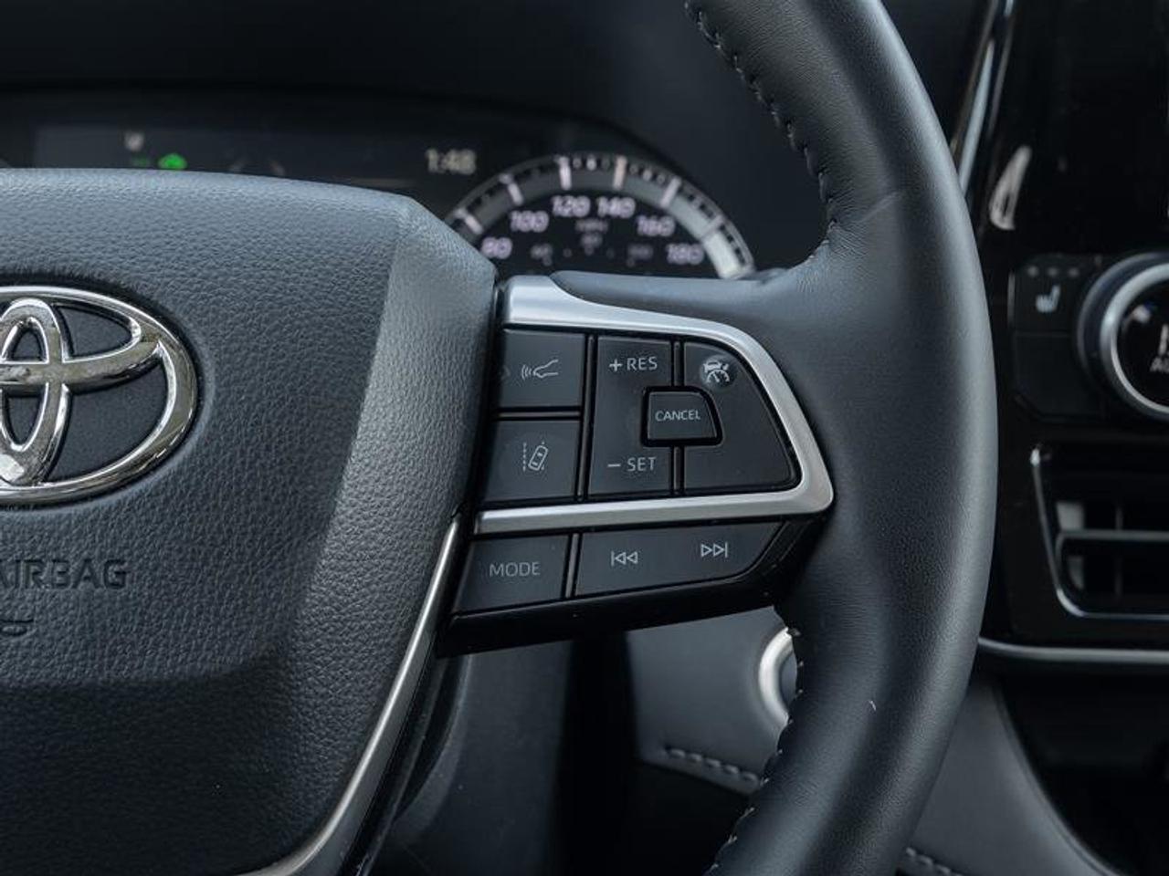 2026 Toyota Highlander Hybrid XLE AWD Pano Sunroof | Backup Cam | Navi | Heated Seats | Wireless Charging | XLE Photo