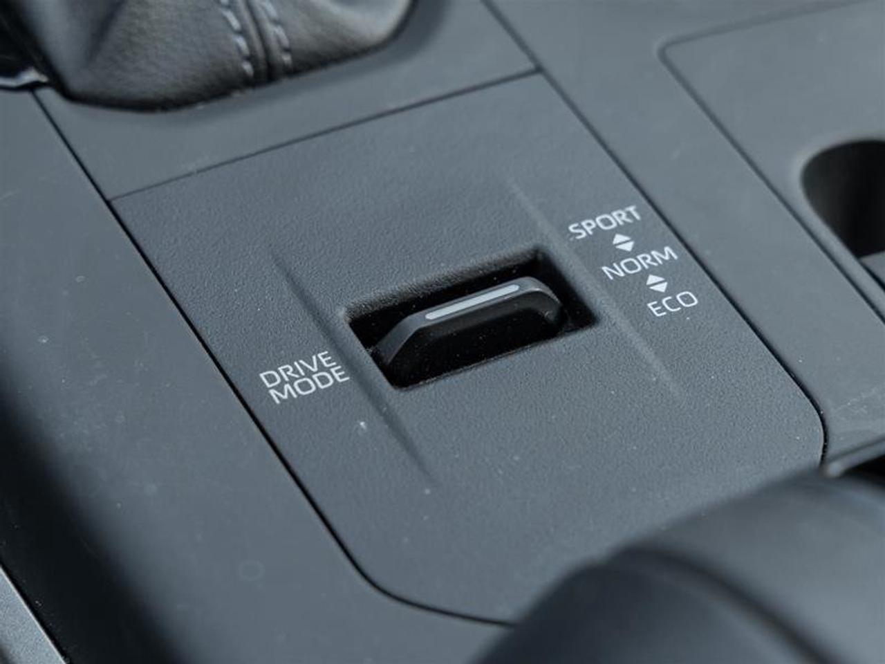 2026 Toyota Highlander Hybrid XLE AWD Pano Sunroof | Backup Cam | Navi | Heated Seats | Wireless Charging | XLE Photo
