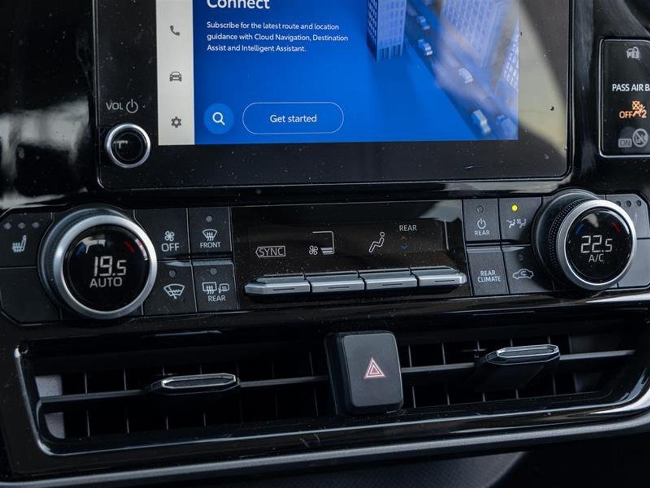 2026 Toyota Highlander Hybrid XLE AWD Pano Sunroof | Backup Cam | Navi | Heated Seats | Wireless Charging | XLE Photo