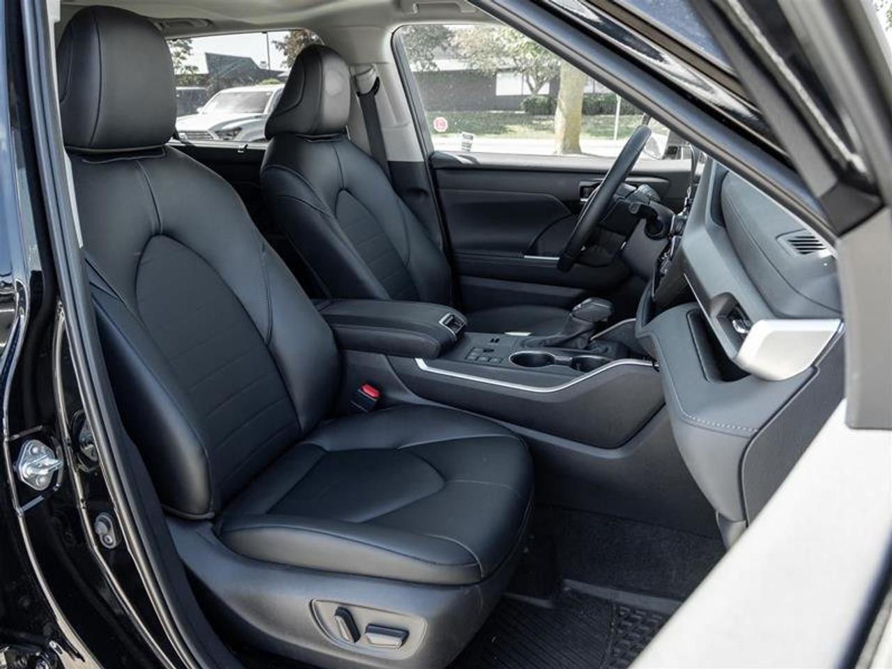 2026 Toyota Highlander Hybrid XLE AWD Pano Sunroof | Backup Cam | Navi | Heated Seats | Wireless Charging | XLE Photo