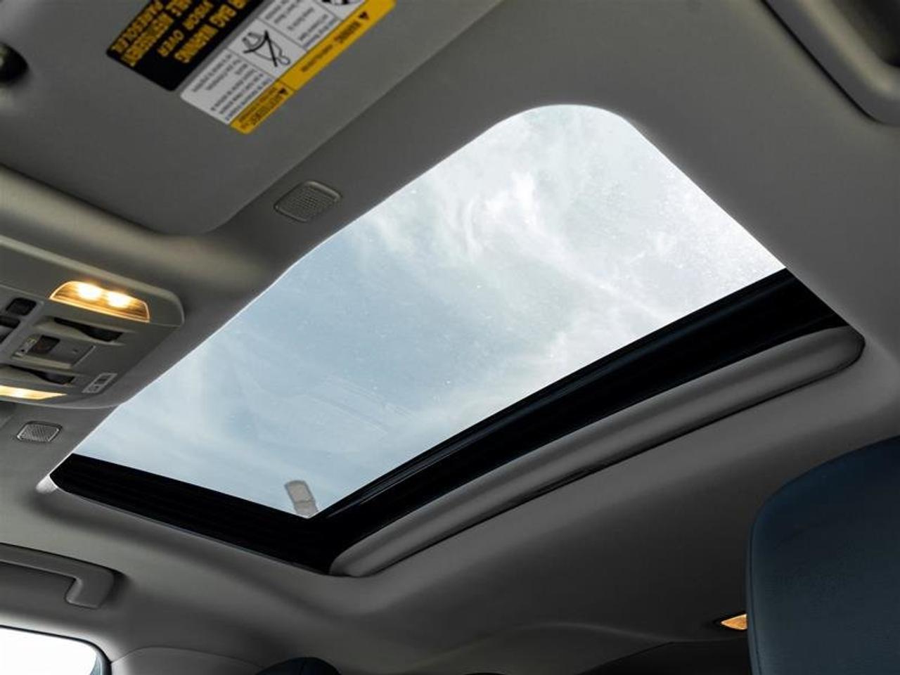 2026 Toyota Highlander Hybrid XLE AWD Pano Sunroof | Backup Cam | Navi | Heated Seats | Wireless Charging | XLE Photo