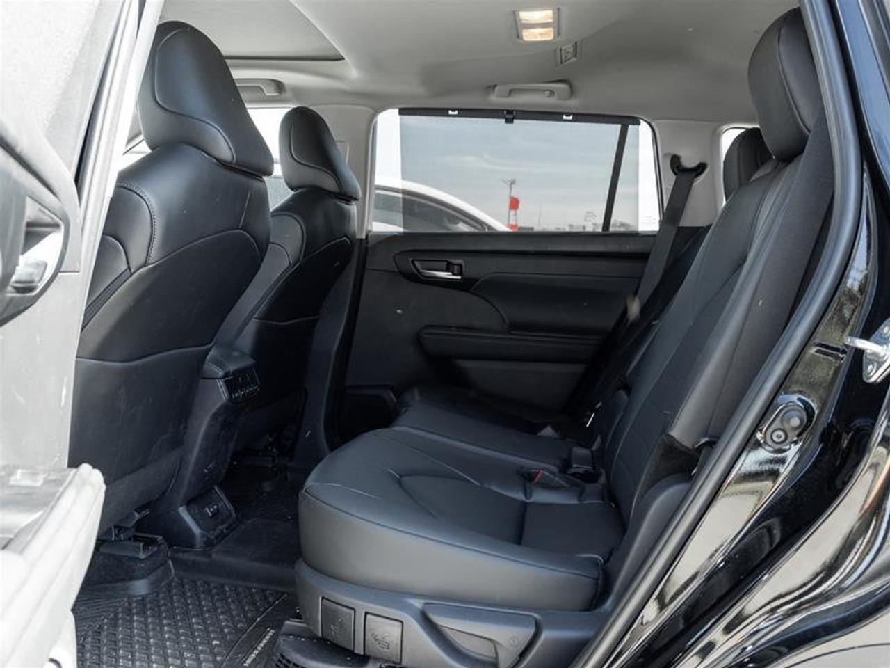 2026 Toyota Highlander Hybrid XLE AWD Pano Sunroof | Backup Cam | Navi | Heated Seats | Wireless Charging | XLE Photo