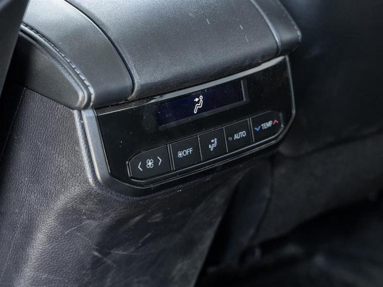 2026 Toyota Highlander Hybrid XLE AWD Pano Sunroof | Backup Cam | Navi | Heated Seats | Wireless Charging | XLE Photo