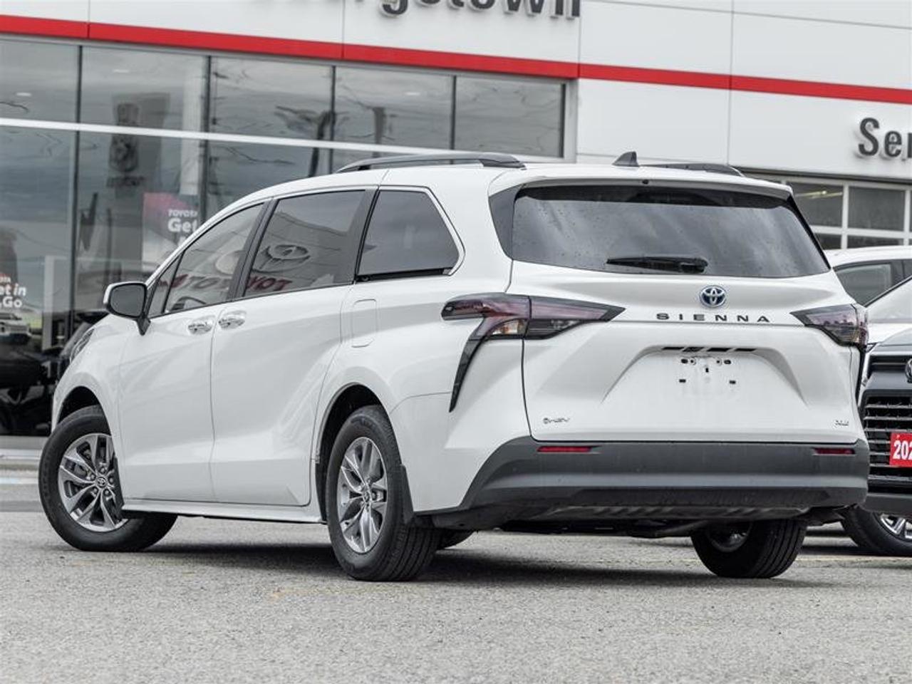 2025 Toyota Sienna Hybrid Sienna XLE 8-Pass Sunroof | Backup Cam | Heated Seats | XLE Photo