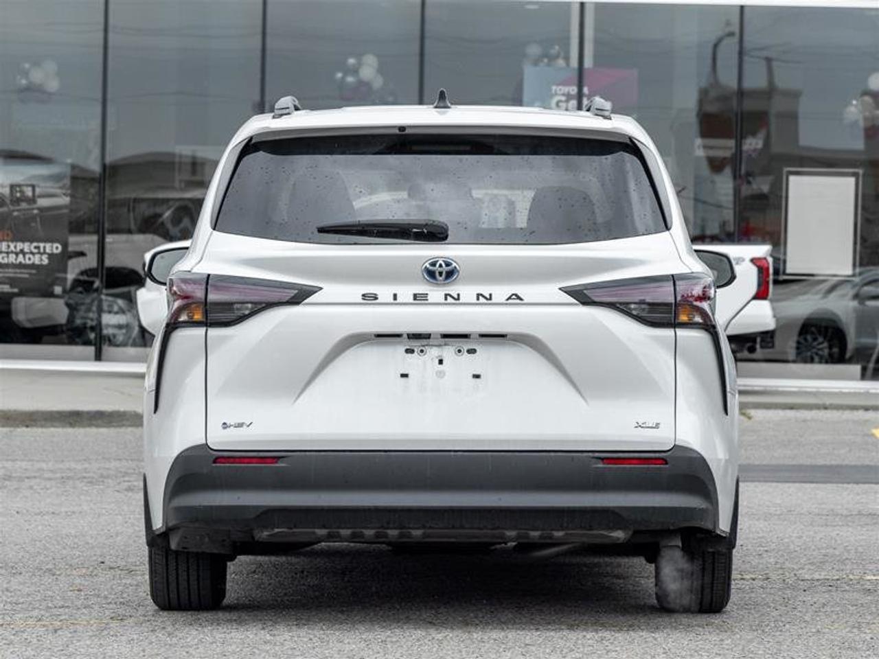 2025 Toyota Sienna Hybrid Sienna XLE 8-Pass Sunroof | Backup Cam | Heated Seats | XLE Photo