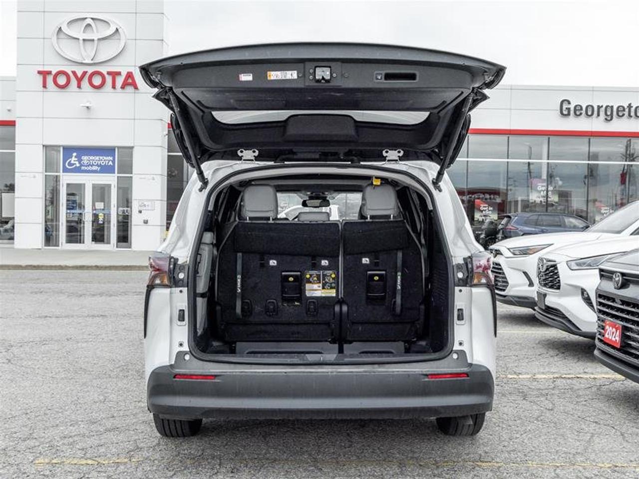 2025 Toyota Sienna Hybrid Sienna XLE 8-Pass Sunroof | Backup Cam | Heated Seats | XLE Photo