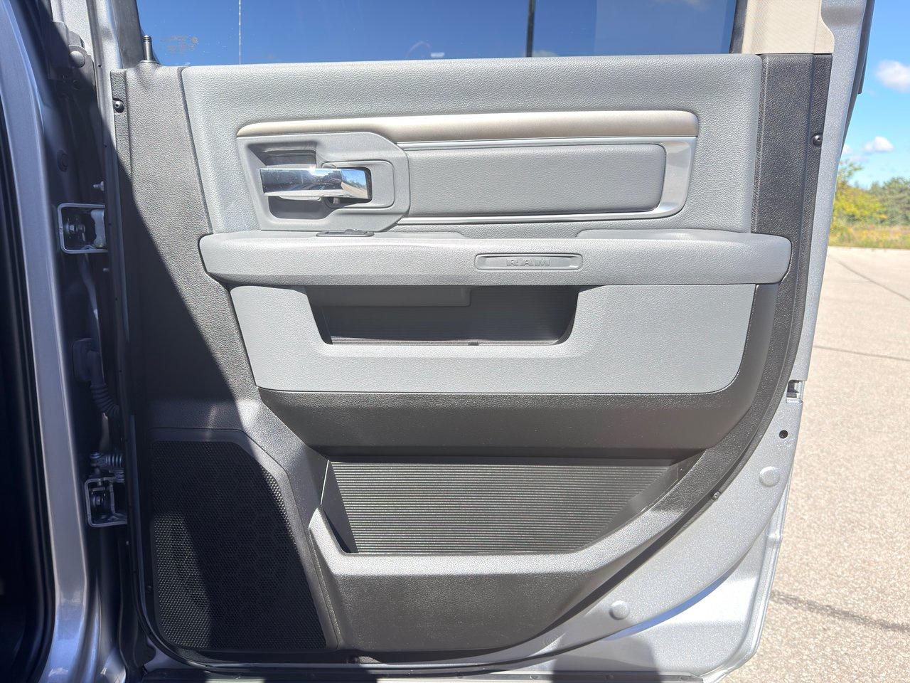 2020 RAM 1500 Classic SLT 4x4 Crew Cab 5'7 Box Photo