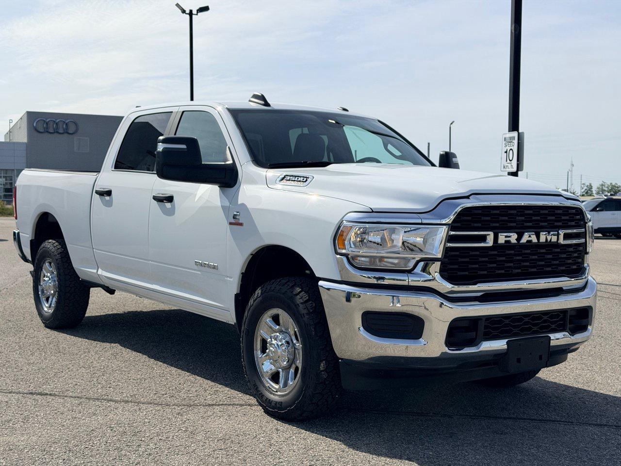 2024 RAM 3500 Big Horn Crew Cab 4x4 Photo2