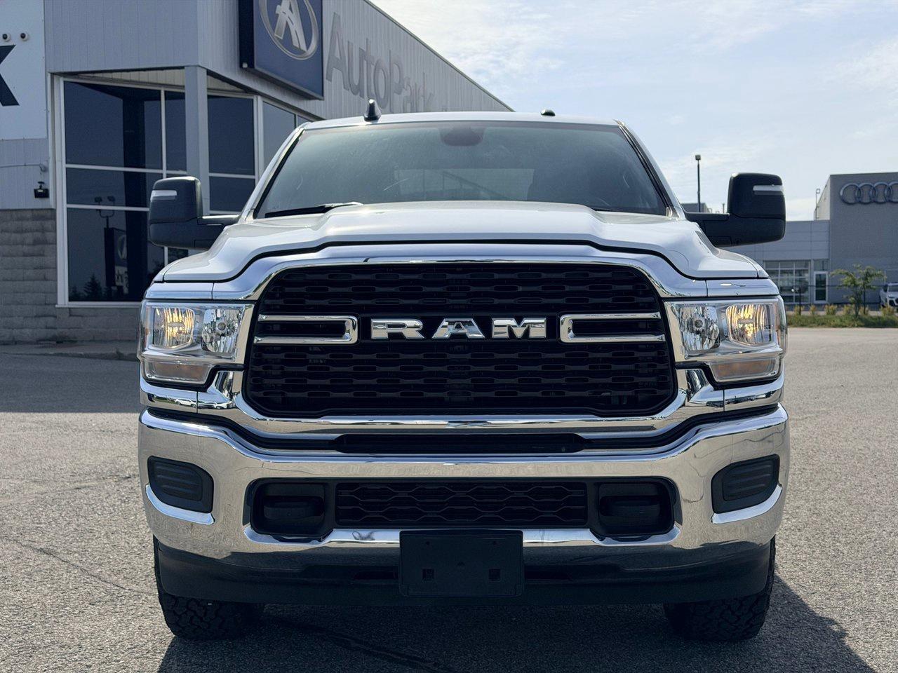 2024 RAM 3500 Big Horn Crew Cab 4x4 Photo5