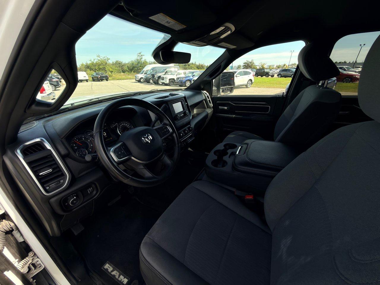 2024 RAM 3500 Big Horn Crew Cab 4x4 Photo