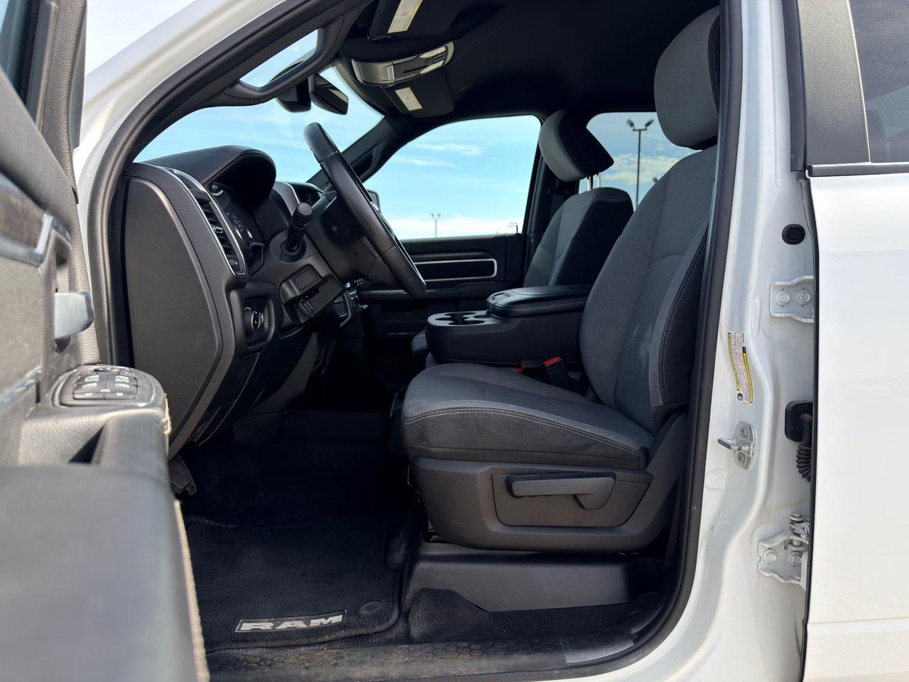 2024 RAM 3500 Big Horn Crew Cab 4x4 Photo