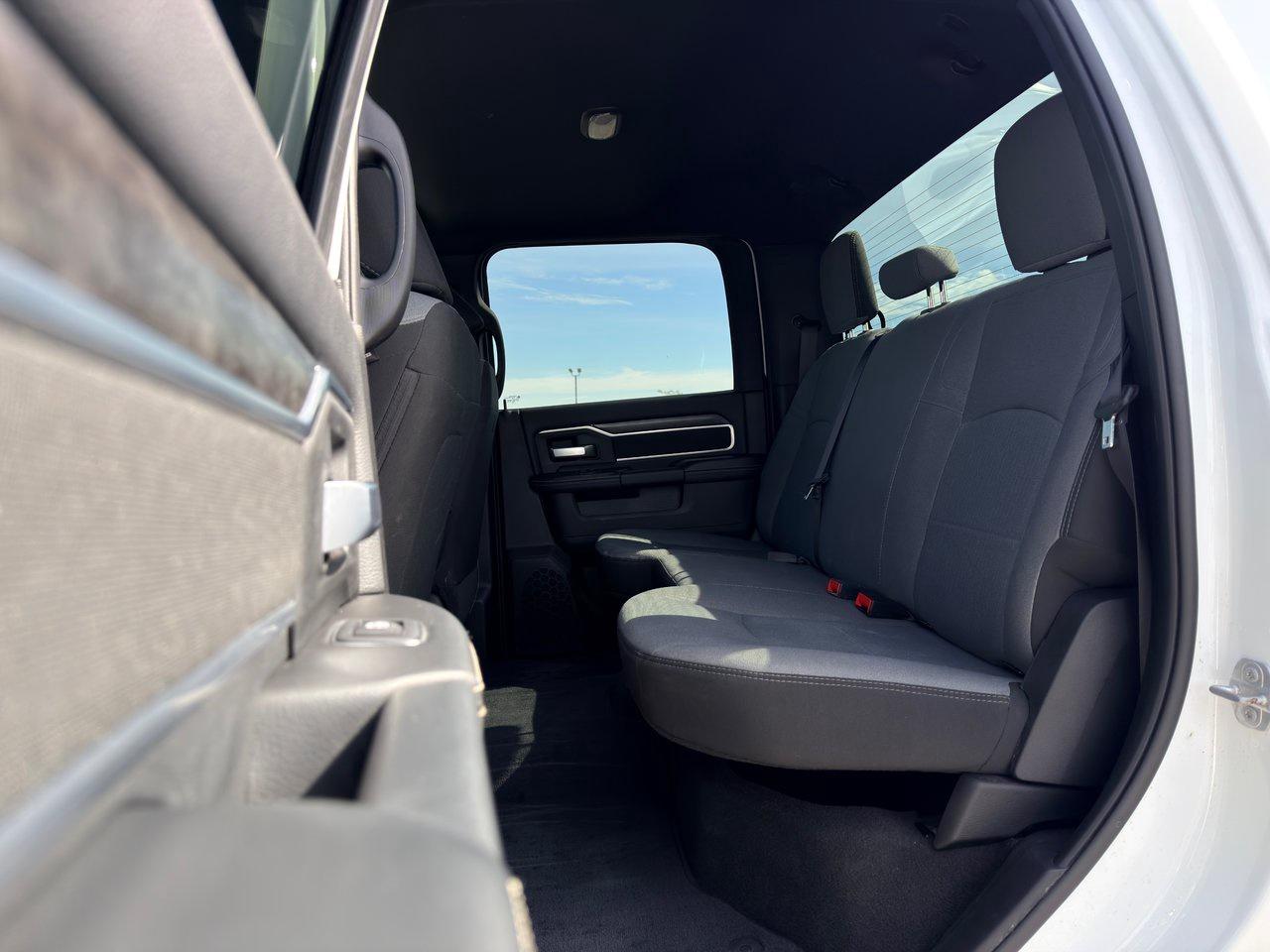 2024 RAM 3500 Big Horn Crew Cab 4x4 Photo