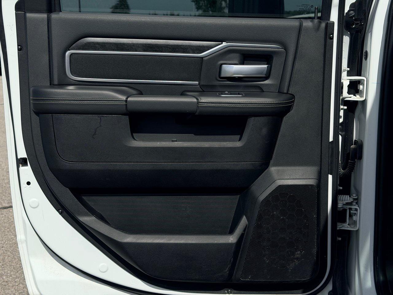 2024 RAM 3500 Big Horn Crew Cab 4x4 Photo