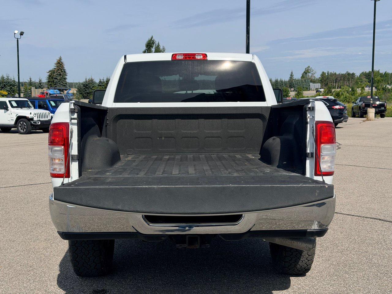 2024 RAM 3500 Big Horn Crew Cab 4x4 Photo