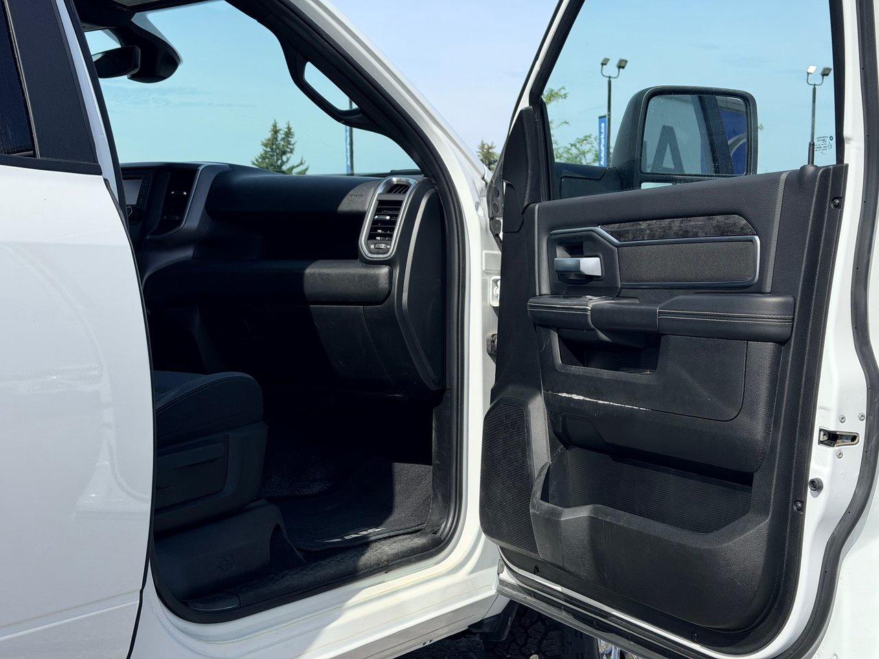 2024 RAM 3500 Big Horn Crew Cab 4x4 Photo